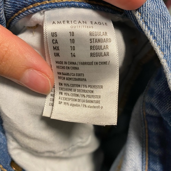 ❗️SOLD ITEM ❗️American eagle ripped mom Jean - Picture 4 of 5